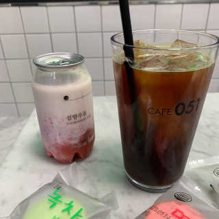 [카페051 남포점] 디저트 + 음료 2인 세트 — 5점을 준 리뷰어가 2019년 9월 올린 사용 사진
