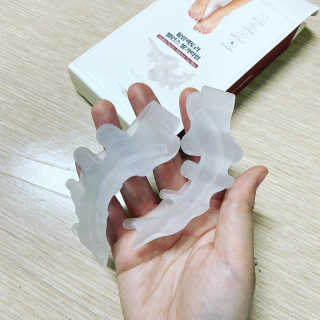 힐링팩토리 밸런스 발가락링 발가락교정기 A1 — 5점을 준 리뷰어가 2020년 1월 올린 사용 사진
