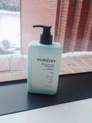 멈칫(MUMCHIT) 멜팅 바디로션 — 2.33점을 준 리뷰어가 2018년 12월 올린 사용 사진