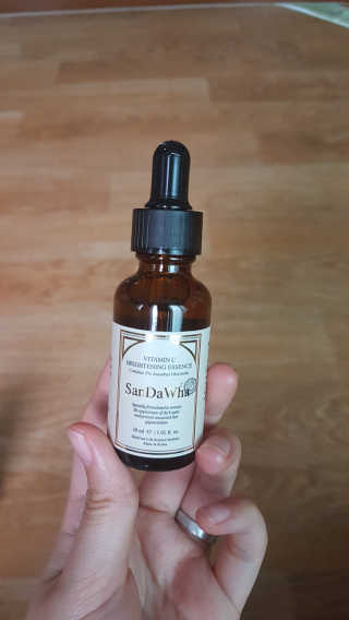 [스킨큐어] 산다화 비타민C 화이트닝 에센스 30ml — 5점을 준 리뷰어가 2019년 6월 올린 사용 사진
