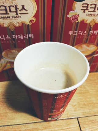 (주)쟈뎅 쟈뎅 까페모리 쿠크다스 까페라떼 — 4점을 준 리뷰어가 2017년 11월 올린 사용 사진