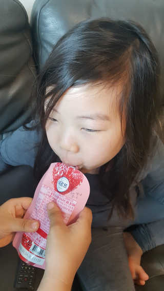데르뜨 떠먹는 과일 3종, 짜먹는 과일 2종 총 10개 체험 — 5점을 준 리뷰어가 2020년 3월 올린 사용 사진
