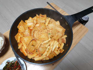 [홍코너떡볶이]옛날떡볶이 인기맛 4팩세트 — 4점을 준 리뷰어가 2019년 11월 올린 사용 사진