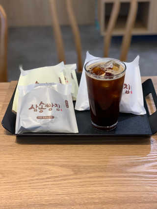 삼송빵집 부천점 [삼송빵집 부천역사점]삼송빵집 특별세트 — 5점을 준 리뷰어가 2019년 8월 올린 사용 사진