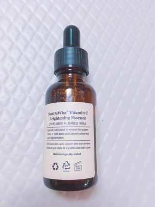 [스킨큐어] 산다화 비타민C 화이트닝 에센스 30ml — 5점을 준 리뷰어가 2019년 7월 올린 사용 사진