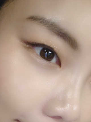 [블랙루즈] 펄블리 아이 글리터 2종 — 5점을 준 리뷰어가 2018년 11월 올린 사용 사진