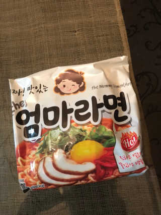 라면 그대로가 제일 맛있는 더엄마라면 — 5점을 준 리뷰어가 2019년 7월 올린 사용 사진