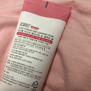 아크웰 아크네 클리어링 딥 클렌징 폼 — 4.5점을 준 리뷰어가 2018년 12월 올린 사용 사진