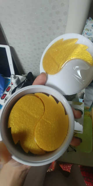 푸츄푸츄 Real repair skin cell premium patch — 4점을 준 리뷰어가 2018년 10월 올린 사용 사진