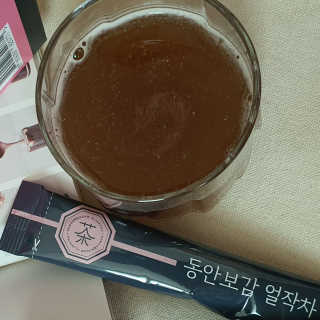 동안보감 얼작차 붓기를 빼주는 동안보감 한방 프리미엄 얼작차 — 4점을 준 리뷰어가 2019년 10월 올린 사용 사진