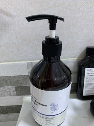 달리프 베러 퍼퓸 샴푸 1000ml 레이니데이 or 일랑로즈 — 5점을 준 리뷰어가 2020년 2월 올린 사용 사진