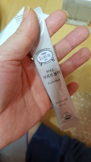 [하우투잇] 뤼에르 쿠르브 블랙 10ml x 30포 총 300ml — 4점을 준 리뷰어가 2020년 3월 올린 사용 사진