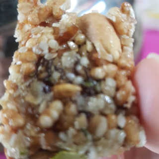 넛쯔공방 넛쯔 무설탕 수제견과류바 — 4.5점을 준 리뷰어가 2018년 7월 올린 사용 사진
