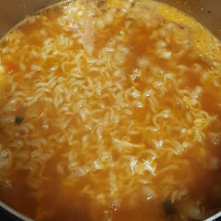라면 그대로가 제일 맛있는 더엄마라면 — 5점을 준 리뷰어가 2019년 9월 올린 사용 사진