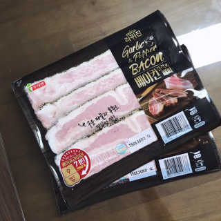 롯데푸드 라퀴진 베이컨 갈릭 앤 페퍼 2개 — 5점을 준 리뷰어가 2019년 6월 올린 사용 사진