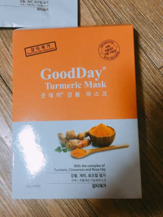 GoodDay Skincare GoodDay 강황 마스크 — 4점을 준 리뷰어가 2019년 5월 올린 사용 사진