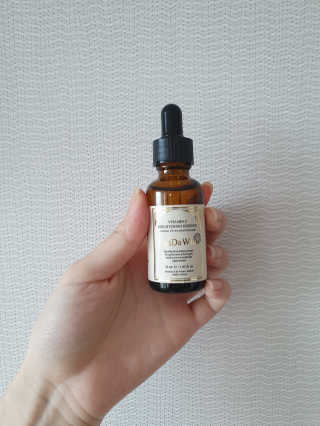 [스킨큐어] 산다화 비타민C 화이트닝 에센스 30ml — 5점을 준 리뷰어가 2019년 6월 올린 사용 사진