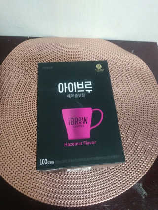 한국맥널티 아이브루 헤이즐넛향 100T — 5점을 준 리뷰어가 2019년 11월 올린 사용 사진