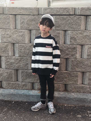 인디고뱅크키즈 스트라이프 루즈핏 맨투맨 — 5점을 준 리뷰어가 2020년 2월 올린 사용 사진
