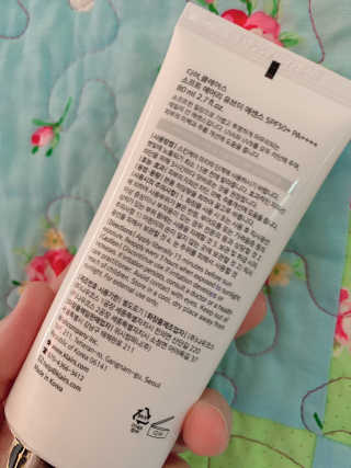 소프트 에어리 UV 에센스 SPF 50 PA ++++ — 5점을 준 리뷰어가 2019년 3월 올린 사용 사진