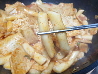[홍코너떡볶이]옛날떡볶이 인기맛 4팩세트 — 4점을 준 리뷰어가 2019년 11월 올린 사용 사진