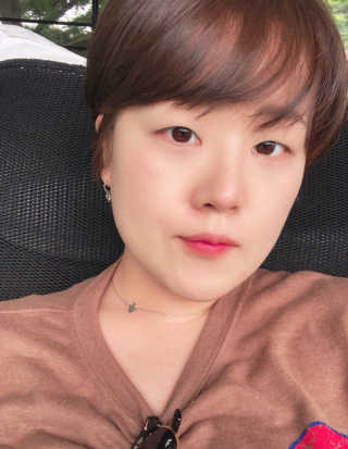 [블랙루즈] 로즈 벨벳 립스틱 택1+랜덤1 — 5점을 준 리뷰어가 2019년 1월 올린 사용 사진