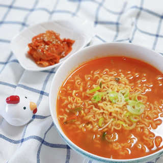 라면 그대로가 제일 맛있는 더엄마라면 — 5점을 준 리뷰어가 2019년 9월 올린 사용 사진