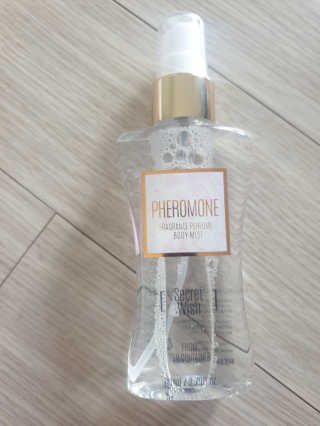 레드컨테이너 페로몬향 퍼퓸 바디미스트 80ml — 5점을 준 리뷰어가 2020년 1월 올린 사용 사진