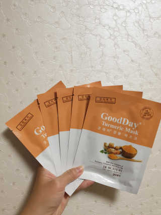 GoodDay Skincare GoodDay 강황 마스크 — 4점을 준 리뷰어가 2019년 5월 올린 사용 사진
