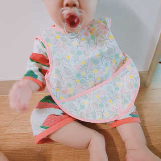 [베이비앤아이] 클린 이유식 방수 턱받이 — 4점을 준 리뷰어가 2019년 7월 올린 사용 사진