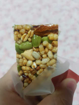 넛쯔공방 넛쯔 무설탕 수제견과류바 — 5점을 준 리뷰어가 2018년 7월 올린 사용 사진