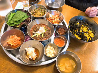 [동네맛집족발] 4개 족발 중 택1 — 5점을 준 리뷰어가 2020년 1월 올린 사용 사진
