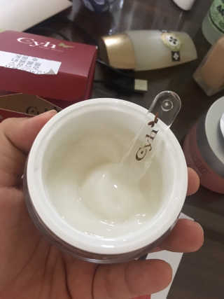 최윤하스텔라 최윤하 만물상 올인원 만능크림 — 3.83점을 준 리뷰어가 2018년 11월 올린 사용 사진