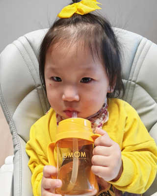 유비맘 샘방지 PPSU 빨대컵_컬러 랜덤 발송 — 5점을 준 리뷰어가 2020년 3월 올린 사용 사진