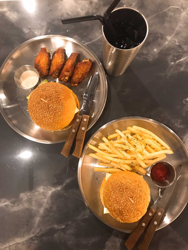 LOKALZ 스파이시버거,치즈버거,감자튀김,치킨윙 리뷰 사진