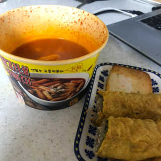 청담동말자싸롱 말자네떡볶이4EA말자네빠삭빠삭감튀5EA — 3점을 준 리뷰어가 2019년 1월 올린 사용 사진