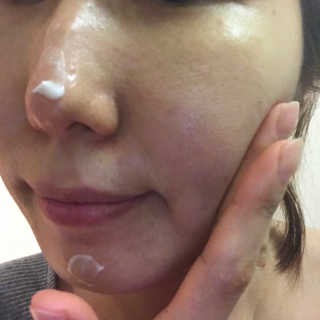킴앤추 (KIM&CHOO) 아웃오브서울 트루 리바이탈라이징 크림 — 4점을 준 리뷰어가 2018년 5월 올린 사용 사진