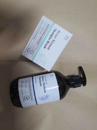 달리프 베러 퍼퓸 샴푸 1000ml 레이니데이 or 일랑로즈 — 4점을 준 리뷰어가 2020년 1월 올린 사용 사진