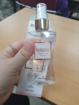 레드컨테이너 페로몬향 퍼퓸 바디미스트 80ml — 5점을 준 리뷰어가 2020년 1월 올린 사용 사진