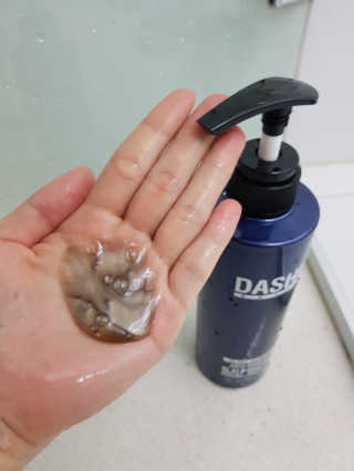 다슈코리아 다슈 데일리 단백질 한방 두피 골드 샴푸 500ml — 5점을 준 리뷰어가 2018년 11월 올린 사용 사진