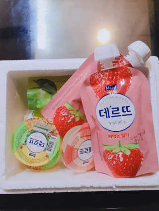 데르뜨 떠먹는 과일 3종, 짜먹는 과일 2종 총 10개 체험 — 4점을 준 리뷰어가 2020년 4월 올린 사용 사진