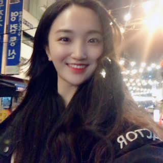 [블랙루즈] 로즈 벨벳 립스틱 택1+랜덤1 — 5점을 준 리뷰어가 2019년 1월 올린 사용 사진