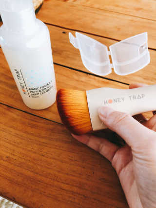 Honey Trap 멀티앵글드파운데이션 브러쉬+매직 퍼프,브러쉬클렌저 — 5점을 준 리뷰어가 2018년 2월 올린 사용 사진