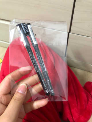 림멜 프로페셔널 아이브로우 펜슬 1+1 — 3.5점을 준 리뷰어가 2019년 12월 올린 사용 사진