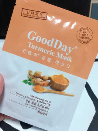 GoodDay Skincare GoodDay 강황 마스크 — 5점을 준 리뷰어가 2019년 9월 올린 사용 사진