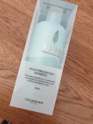 셀리본 하수오 내츄럴 프리벤션 탈모관리 샴푸 300ml — 5점을 준 리뷰어가 2019년 11월 올린 사용 사진
