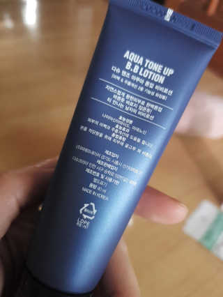 다슈코리아 다슈 맨즈 톤 업 비비로션 40ml — 4.67점을 준 리뷰어가 2018년 7월 올린 사용 사진