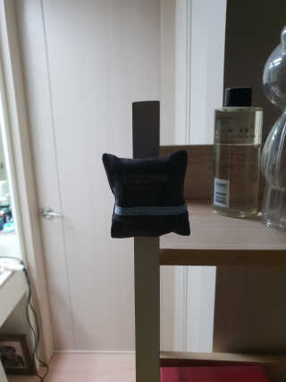 더블유드레스룸 더블유 차량용방향제 — 5점을 준 리뷰어가 2018년 9월 올린 사용 사진