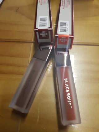 [블랙루즈] 에어 핏 벨벳 틴트4 1+1 — 5점을 준 리뷰어가 2019년 7월 올린 사용 사진