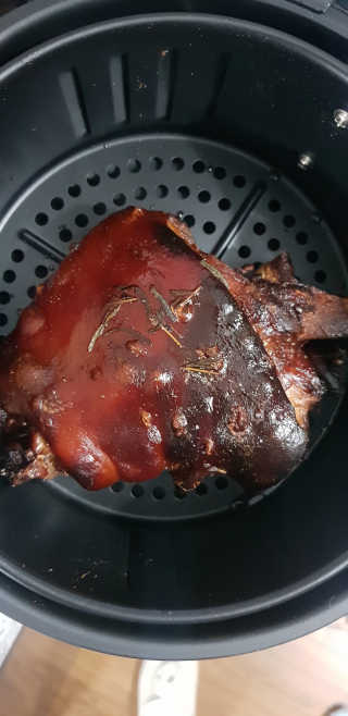 행복먹거리공작소 맥족. 맥주에 빠진 족발 550g + 마늘소스 70g — 5점을 준 리뷰어가 2020년 3월 올린 사용 사진